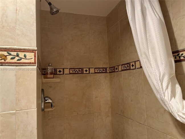 Building Photo - 2920 Point E Dr