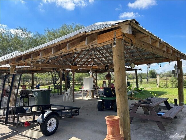 Building Photo - 18 Minnesota Rd