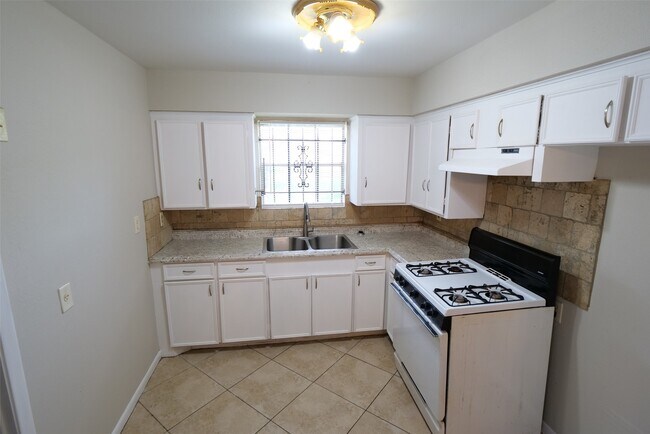 Building Photo - 6118 Rietta St