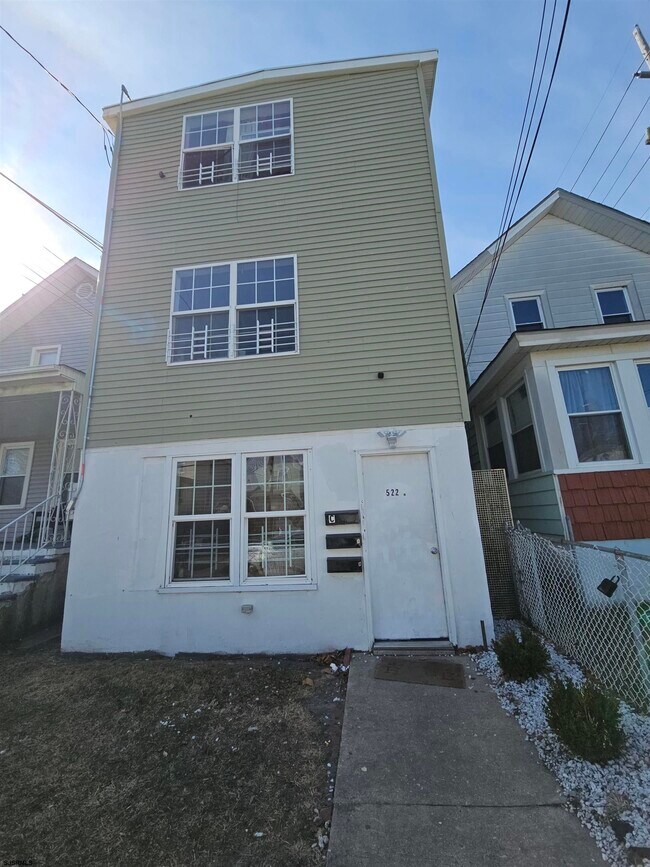 Primary Photo - 522 N Indiana Ave