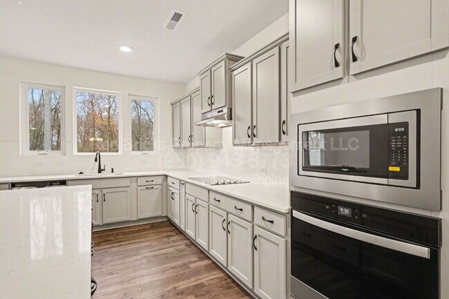 Building Photo - 162 Aspire Cir