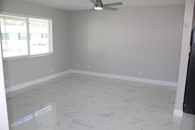 Building Photo - 2719 Peer Ln