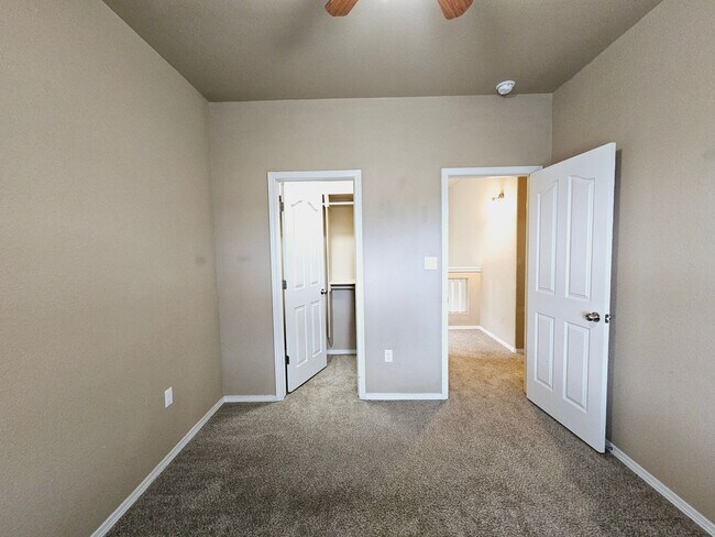Building Photo - Beautiful 4 bedroom 2.5 bath home in Northeast El Paso!