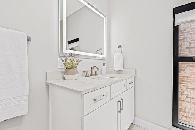 Building Photo - 434 W Tienken Rd