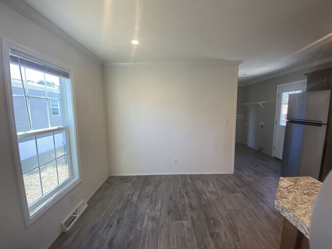 Building Photo - 4 Autumn Ct