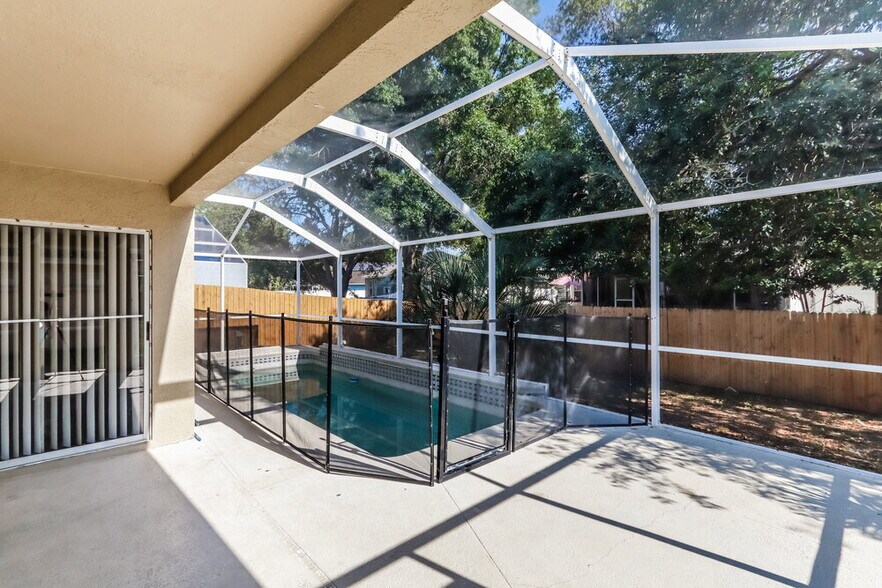 Building Photo - 1710 Wakefield Dr