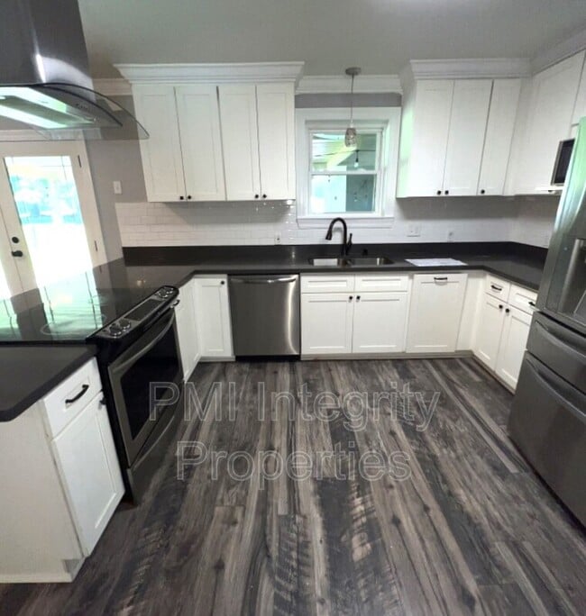 Building Photo - 7993 Greenlea Dr