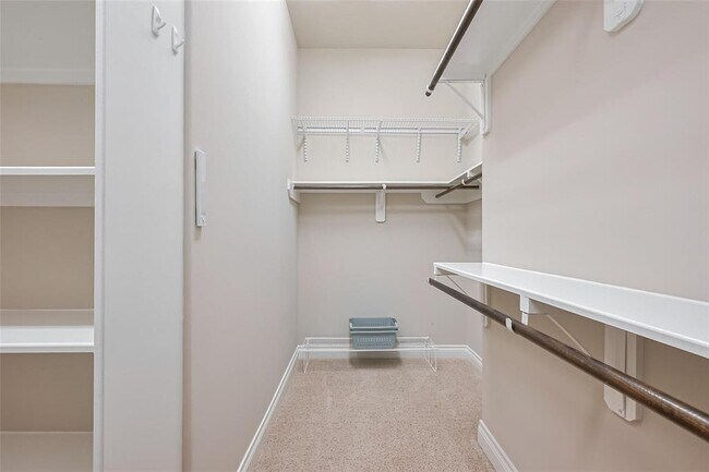 Building Photo - 2722 Park Oak Ct