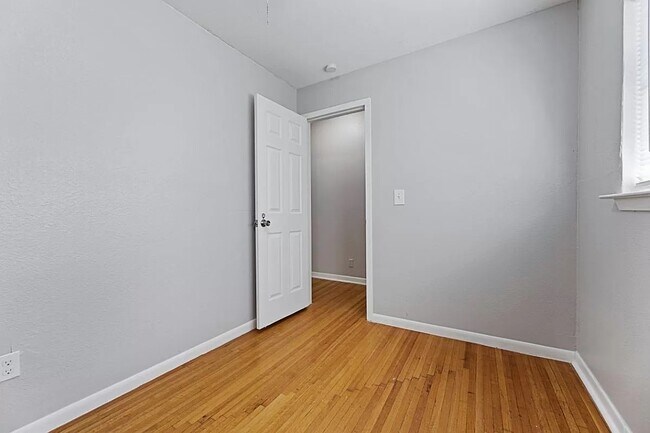 Building Photo - 5720 Wharton Dr