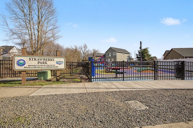 Building Photo - 421-423 Toliver Rd