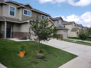 Building Photo - Town home for rent