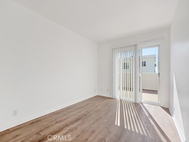Building Photo - 907 E Balboa Blvd