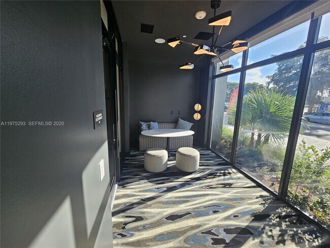 Building Photo - 1650 NE 124th St