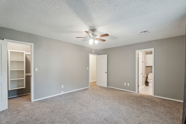 Building Photo - 2904 E Fort Worth St