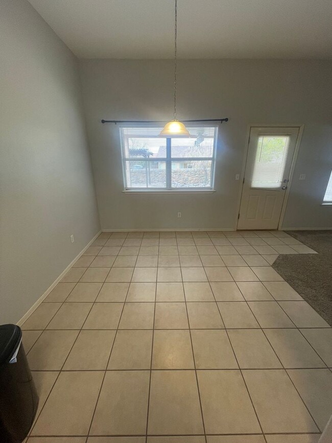 Building Photo - Charming 3 bedroom/2 bathroom Home located in Las Colinas