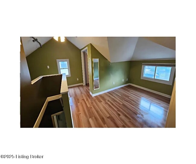 Building Photo - 1105 Julia Ave