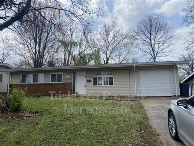 Primary Photo - 2460 St Catherine St