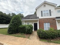 Building Photo - Beautiful End-unit townhome in university with Primary bedroom on 1st floor