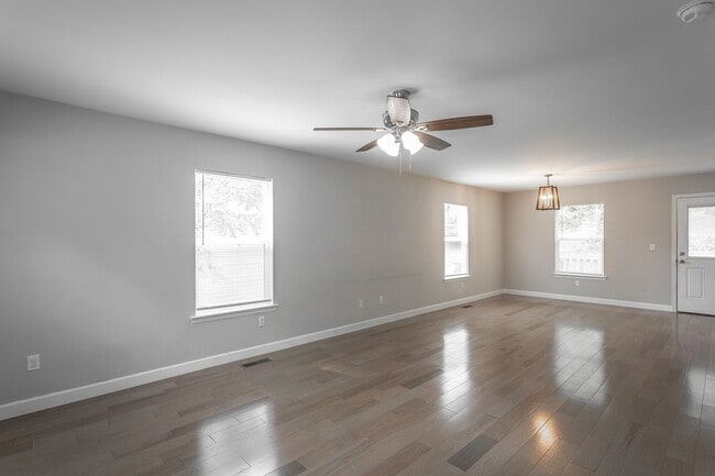 Building Photo - 300 W Ridgewood Ave