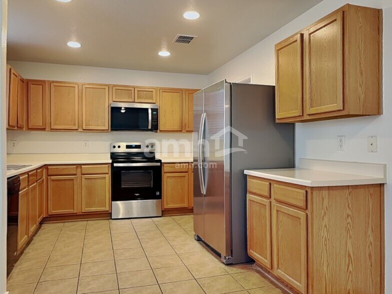 Building Photo - 10616 Park City Trl