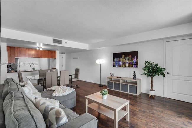 Building Photo - 1200 Brickell Bay Dr