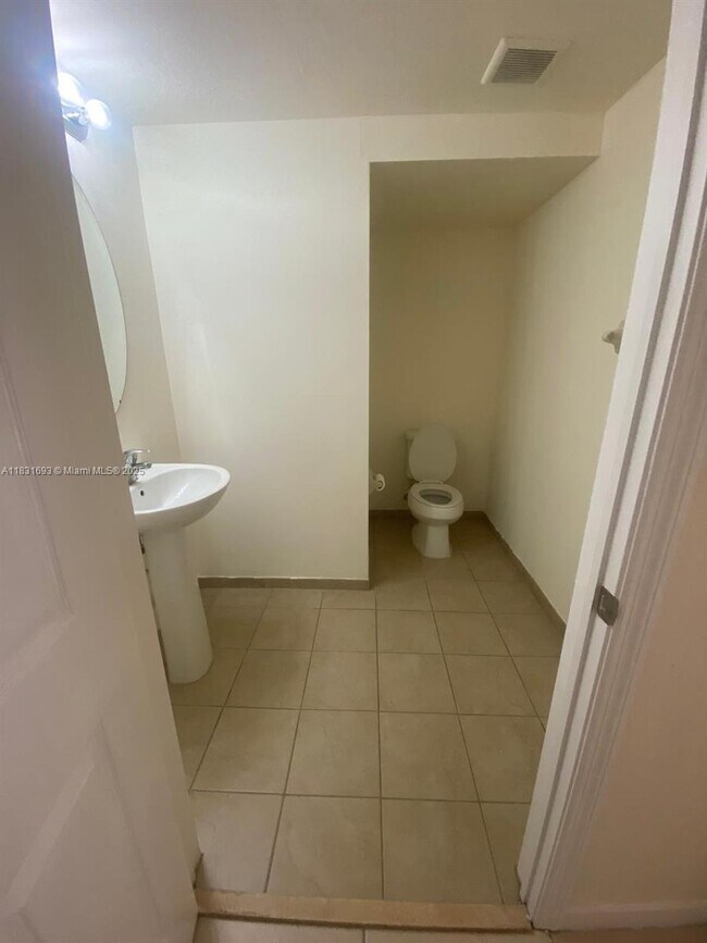 Building Photo - 9408 SW 171st Pl