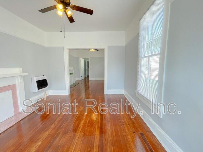 Building Photo - 2435 Lapeyrouse Street