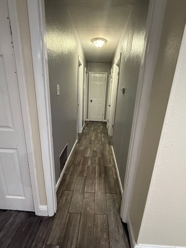 Building Photo - Newly Renovated 4 Bedroom 1.5 Bathroom Family Home