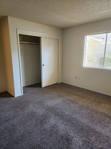 Building Photo - 5913 Auburn Oaks Dr