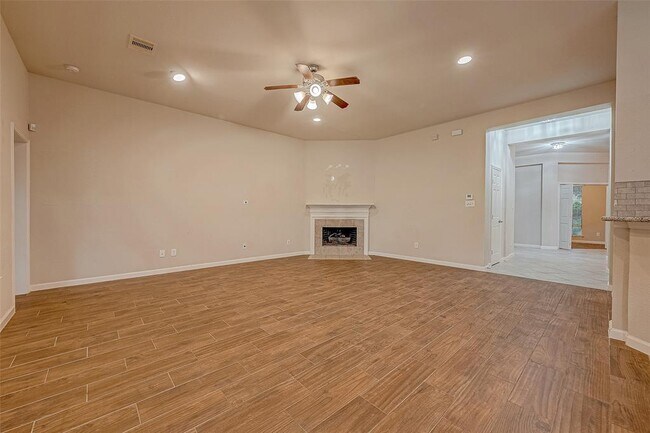 Building Photo - 722 Silver Creek Cir