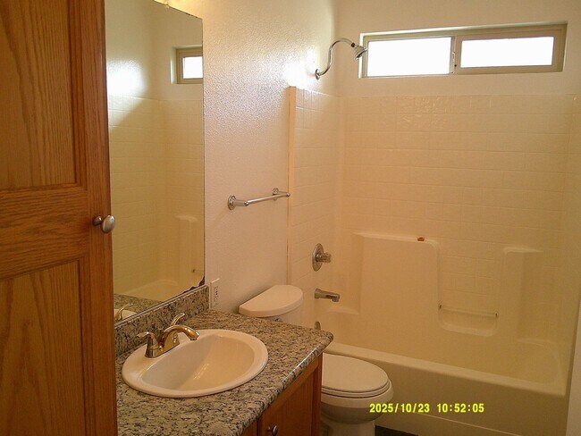 Building Photo - 1120 Tulip Ln