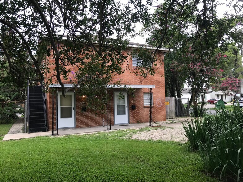Building Photo - 944 Geranium St