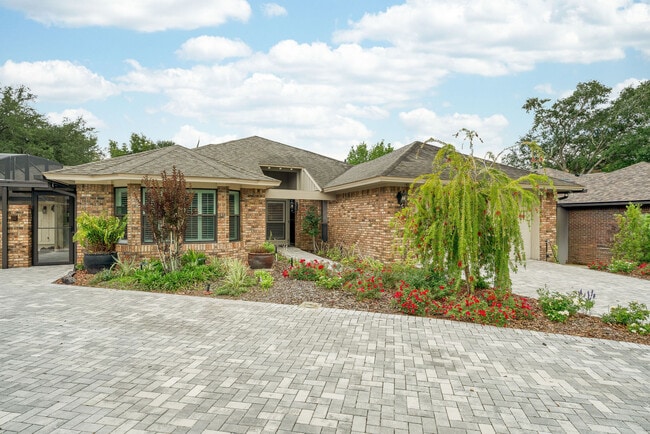 Building Photo - 1886 Demetree Dr