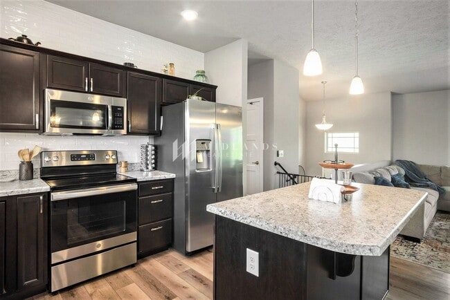 Building Photo - Turnbridge Split Entry Home!