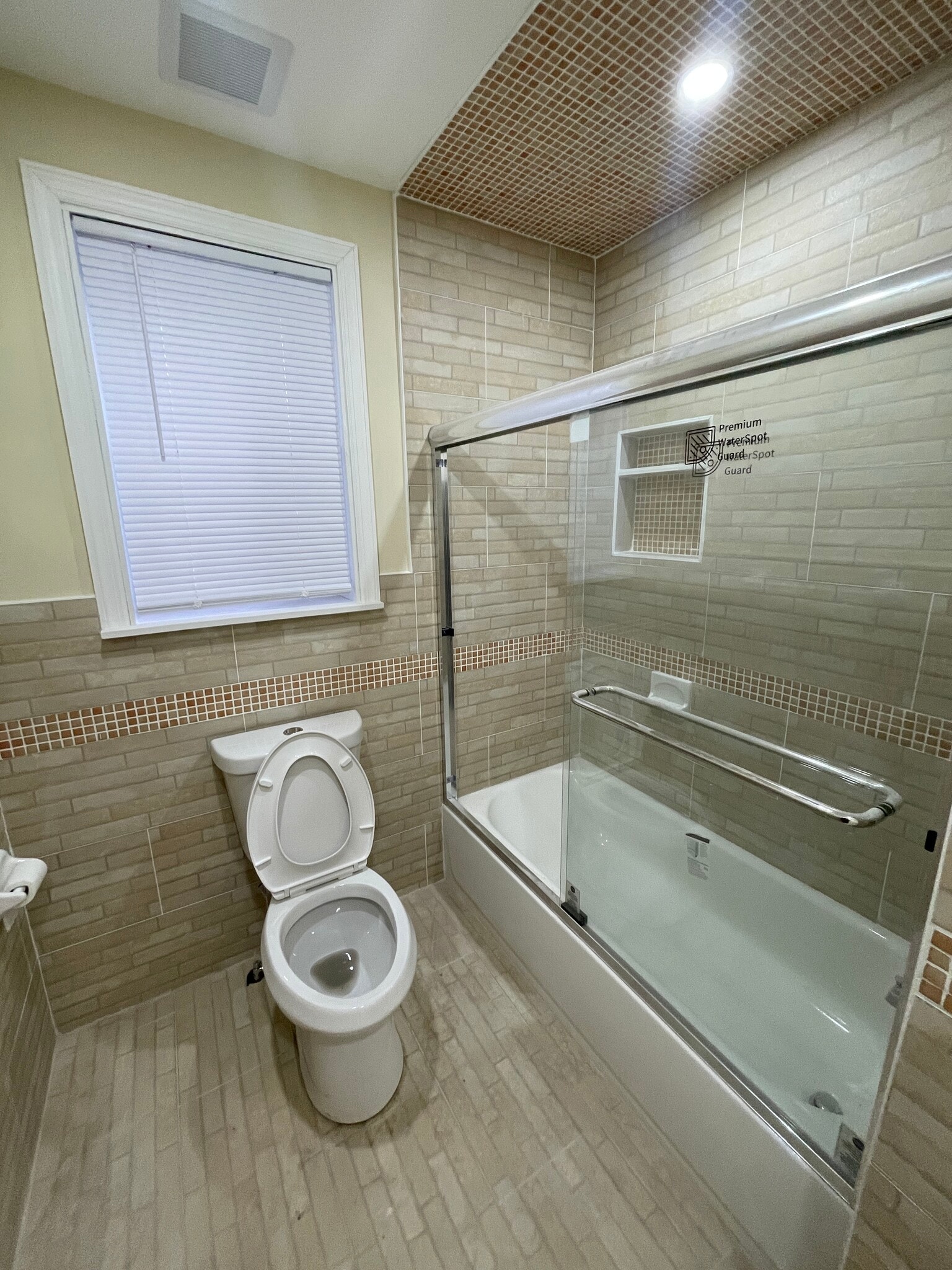 1st floor bathroom - 93 Osborne Ter