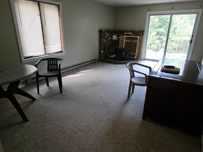 Building Photo - 11 Birch Bend Dr