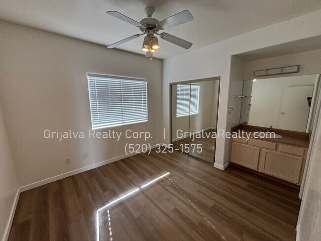 Building Photo - 1415 E Lester St