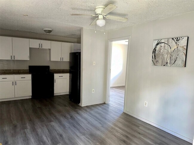Primary Photo - 5405 Suez St