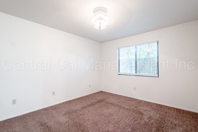 Building Photo - 8400 Laborough Dr