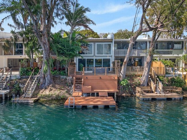 Building Photo - 4945 SW 71st Pl