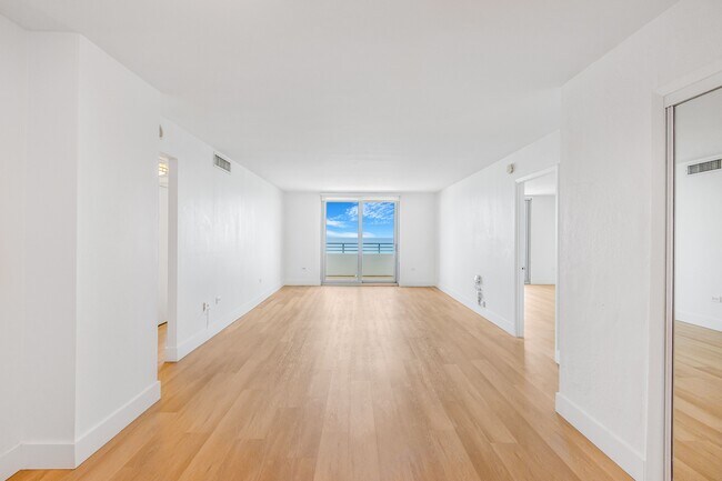 Building Photo - 5555 Collins Ave