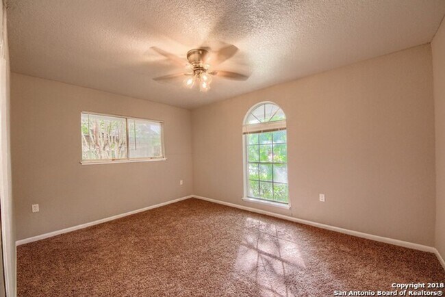 Building Photo - NE San Antonio 3 bedroom home in establish...