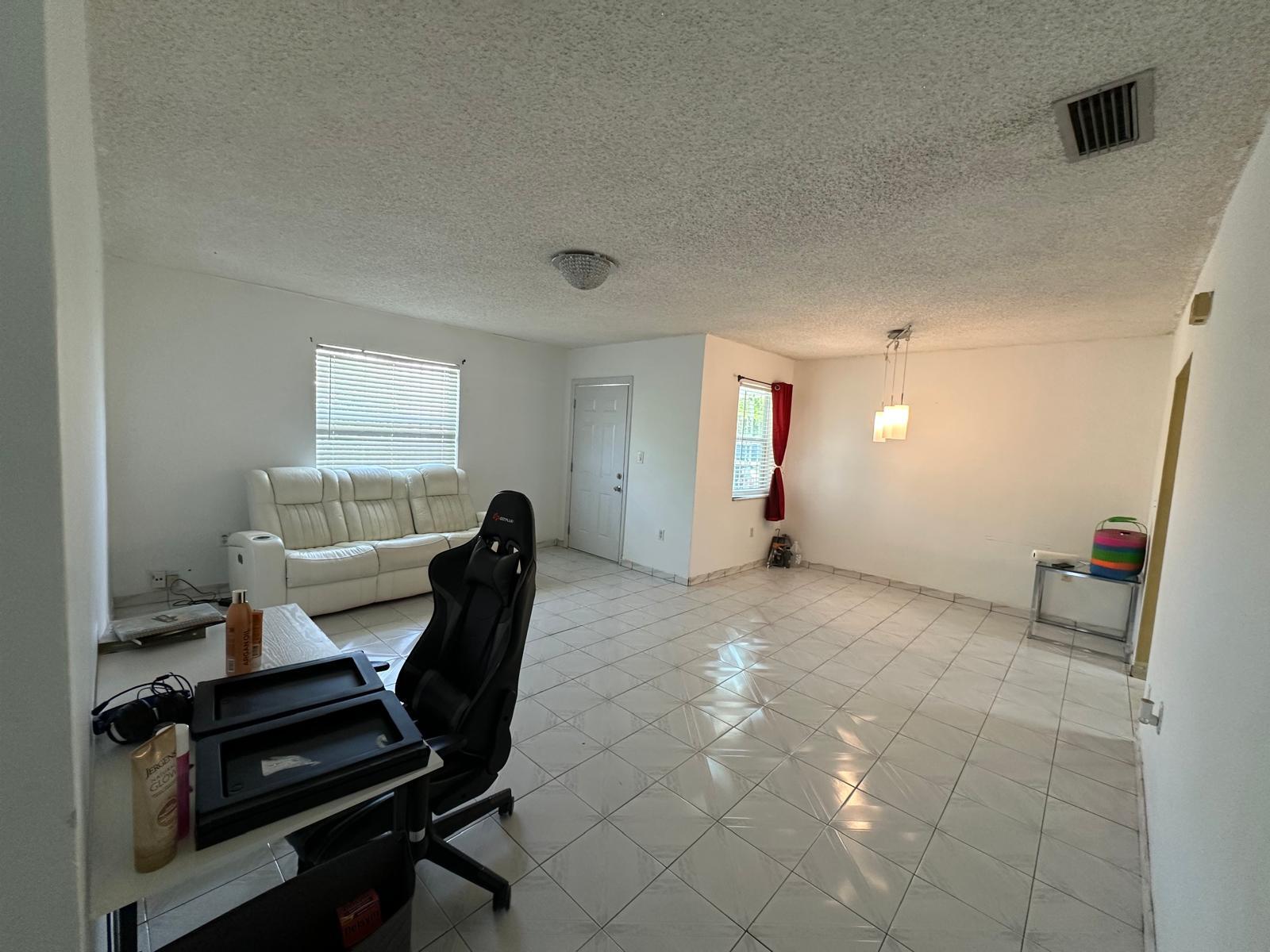 Building Photo - 881 SW 66th Ave