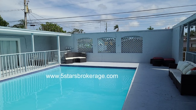 Building Photo - 5024 Emerson Ave S