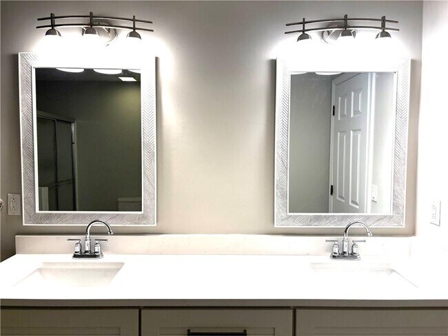 Building Photo - 1505 Yorktown Dr NW