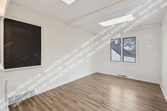 Building Photo - 1206 Amos Ave