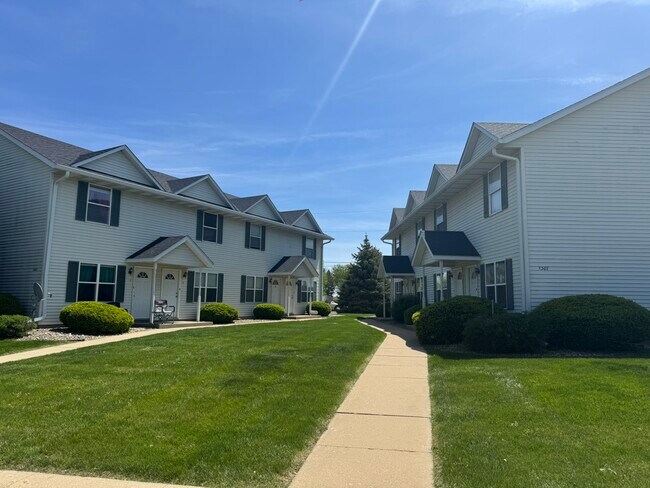 Building Photo - 1303 1st St