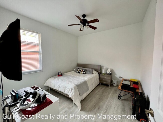 Building Photo - 3 br, 2 bath House - 10032 Heather Lane  #...