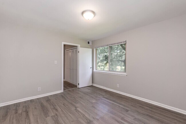 Building Photo - 205 Johnson St