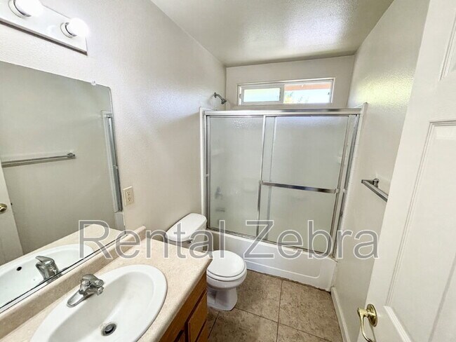 Building Photo - 2935 Willowbrook Dr